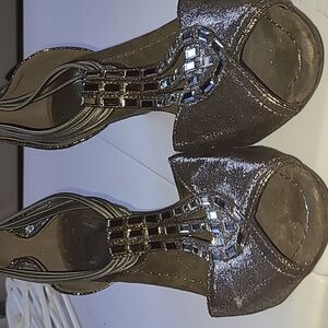 Womans sandals mint condition brand? Size 9